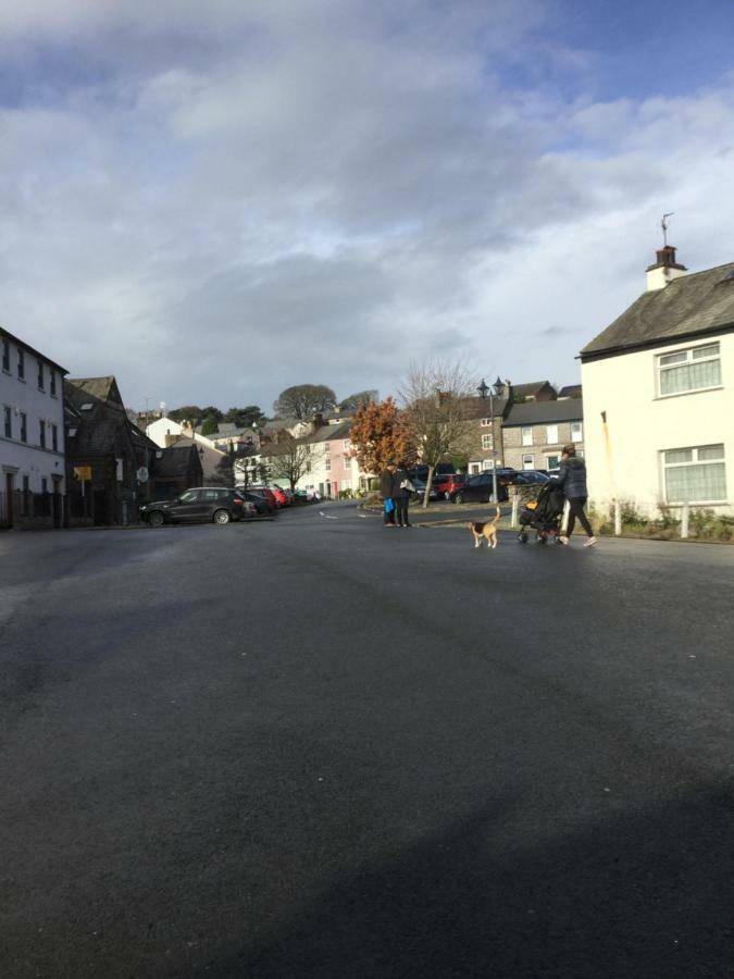 2 Leather Lane Ulverston Extérieur photo